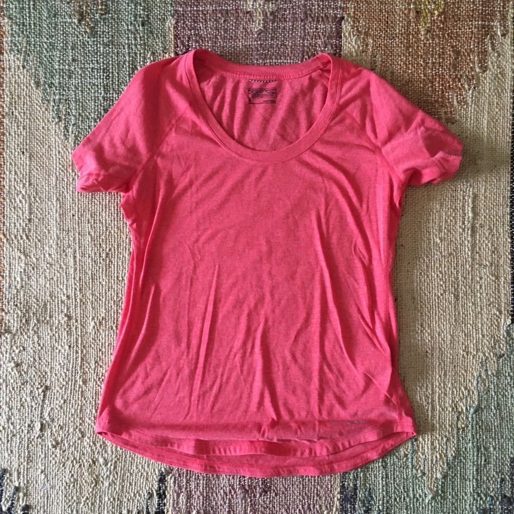 Patagonia Nine Trails tee size small!